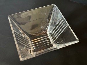 lot 153 image: Vintage Tiffany and Company Phoenix Suns Souvenir Crystal Bowl Metropolis Pattern