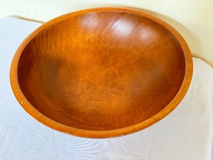 lot 140 image: Large Vintage Wooden Bread Bowl