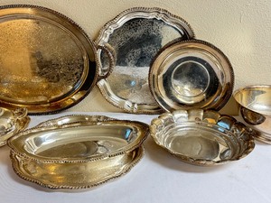 lot 90 image: Variety of Vintage Sliver Plate Items