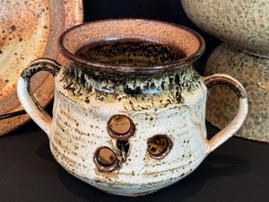 lot 210 image: Three Hand Crafted Pottery Items including a Ken Olson Pottery Plate
