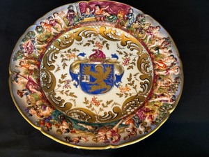 lot 205 image: Vintage Capodimonte Plate