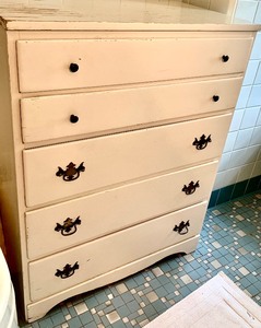 lot 200 image: Vintage Tall Painted White Dresser