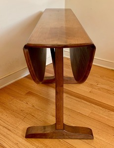 lot 230 image: Vintage Oval Drop Leaf Table  Vintage Drop Leaf Sofa  Console Table