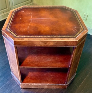 lot 236 image: Vintage Three Tiered Accent Table