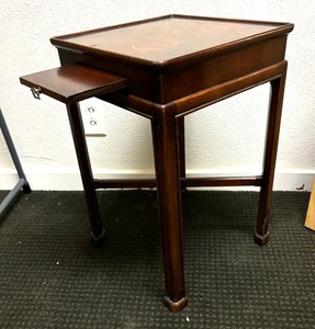 lot 219 image: Beautiful Vintage Accent Table