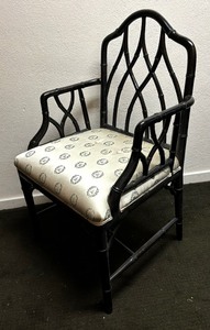 lot 224 image: Classy Vintage Chair