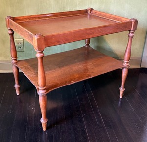 lot 255 image: Vintage Accent Table