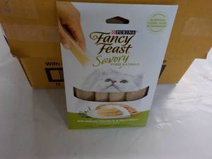 30 x 4 packs Natural Chicken in a Demi Glaze Purina Fancy Feast Savory Cat Treats retail $3 each