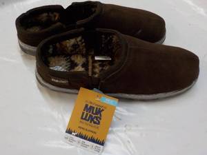 Mukluks size 12 Mens Chocolate Slippers