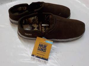 Mukluks size 12 Mens Chocolate Slippers