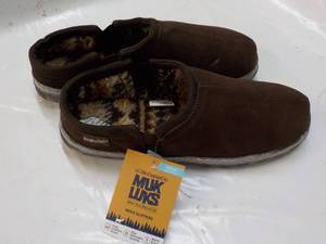 Mukluks size 12 Mens Chocolate Slippers
