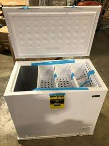 lot 37 image: Magic Chef 8.7 cu. ft. Manual Defrost Chest Freezer in White   Customer Returns See Pictures