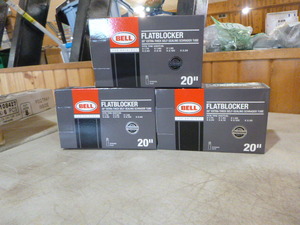 lot 40 image: 3 Bell Flatblocker Schrader Tubes