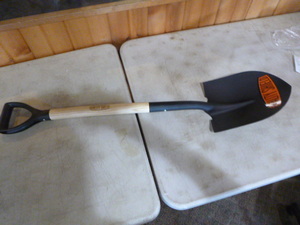 lot 68 image: Quality Shield Dirt Shovel