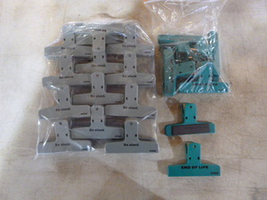 lot 128 image: Chip Clips