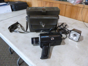 lot 146 image: Vintage Wards 782XL Movie Camera