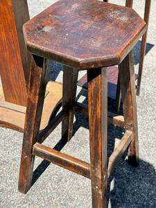 Pedestal Stand and Chair lot