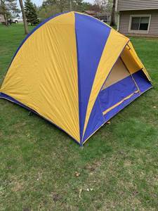 lot 2 image: 3-4 person tent 8x8 dome