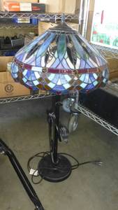 lot 5 image: Real stained glass lamp, heavy
