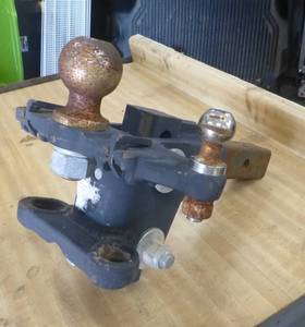 lot 43 image: Trailer towbar receiver 2-516