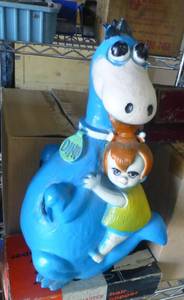 lot 61 image: Vintage Dino the Dinosaur and Pebbles plastic bank