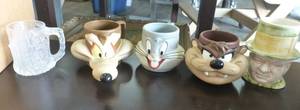 lot 62 image: Vintage Bugs Bunny, RoadRunner, Wylie Coyote mugs plus WC Fields