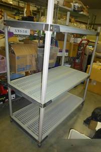 lot 71 image: MetroMax shelving unit 3 shelves 24x48