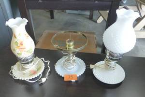 lot 75 image: 3 Vintage lamps