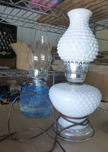 lot 77 image: 2 Vintage lamps