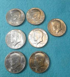 lot 86 image: 7 Kennedy Half Dollars 1967 - 1976  This group is in extra nice condition