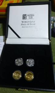 lot 110 image: Coin case with 4 medallions - 2 silver plated golf greats Byron Nelson and Ben Hogan and then a corvette and a belair