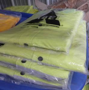 lot 148 image: FOUR Mens Medium rain suits Hi-vis lime green
