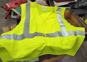 lot 150 image: SEVEN Hi Vis Safety Vests size 5XL