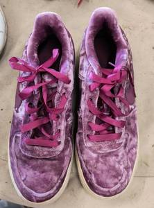 lot 168 image: Nike purple velvet shoes Youth 4.5