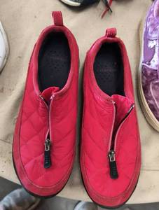 lot 169 image: Womens red zip 7B Lands End shoes