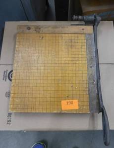 lot 190 image: Vintage paper cutter - still has a nice sharp edge