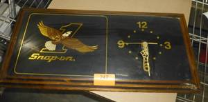 lot 247 image: Snap-on clock