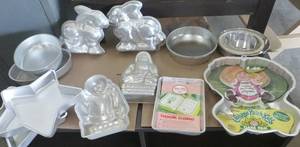 lot 256 image: Group of cake baking pans