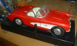 lot 262 image: 1957 Chevy Corvette 118 scale - metal