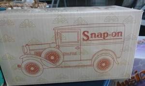 lot 265 image: Snap-on 1929 Ford Model A delivery van bank