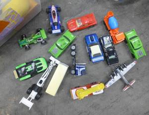 lot 274 image: Lot of small kids toys, hot wheels and more