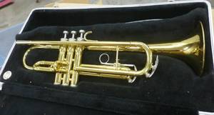 lot 282 image: Very nice KING Tempo 600 trumpet, keys move smoothly