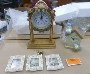 lot 285 image: All new - floral clock with pendulum, bird clock, 3 small photo frames