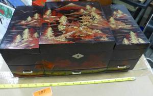 lot 287 image: 2 Japanese Lacquer jewelry boxes