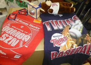 lot 288 image: Twins items - 3 Homer Hanky, christmas ornament, size Large shirt, bear