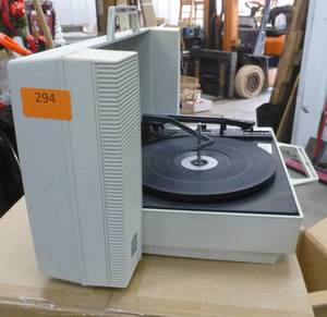 lot 294 image: Vintage Emerson Wildcat portable record player