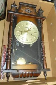 lot 295 image: Vintage Linden 31 day wind up clock - works