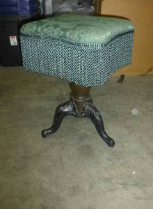 lot 299 image: Vintage and ornate piano stool with fringe