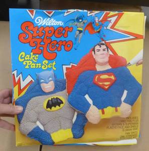 lot 318 image: New superhero cake mold