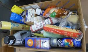 lot 323 image: Box full of painting and cleaning supplies